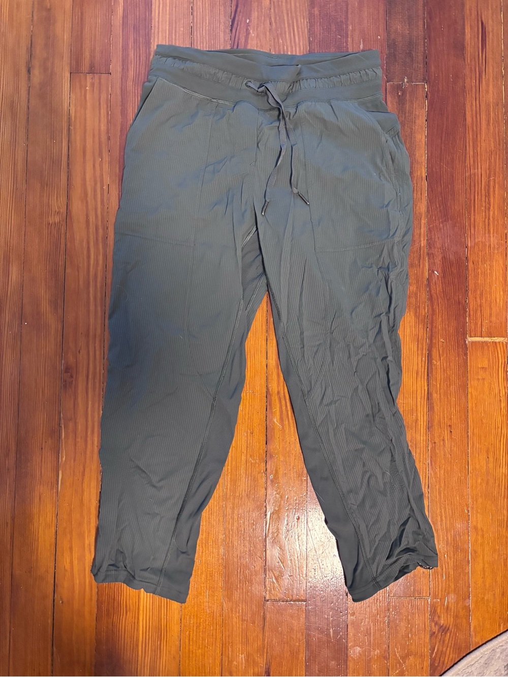 Lululemon Drawstring Cropped Joggers